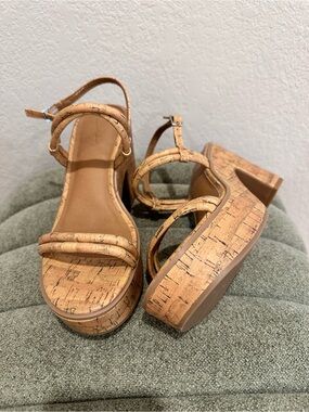 Universal Thread Cork-Textured Platform Sandals - Tan